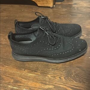 Men's Black Knit dress shoes. Size 9